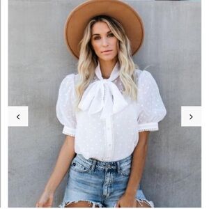 NEW VICI WHITE POLKA DOT SHORT SLEEVE BLOUSE, S